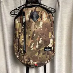 INDISPENSABLE バックパック 迷彩 カモフラ リュックのサムネイル