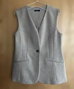 a.v.v ノーカラーVネックジレ Mサイズ新品未使用