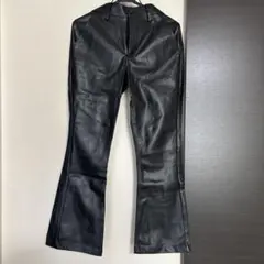 フェイクレザー　フレアパンツ