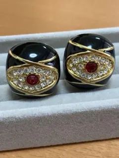 Item thumbnail for item e52df058-2449-44be-9517-18554f71cc8f