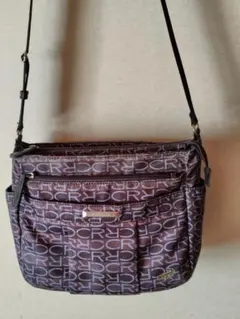 CROCODILE CR模様ダークグレーショルダーバッグ