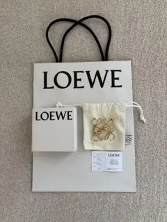 【極美品】LOEWE アナグラム ブローチ ゴールド 付属品完備のサムネイル