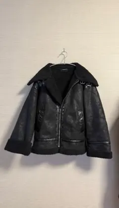 ボア付きブラックジャケット EMODA