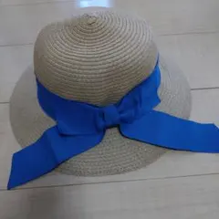 リボン付きベージュ麦わら帽子