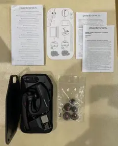 【数回使用のみ　充電ケース付き】Plantonics Voyager5200のサムネイル