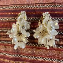 最終処分！フラワーピアス　 ホワイト ゴールド