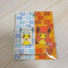 ポケモンセンター　ポンチョ ピカチュウ ピンズ ポンチョを着たピカチュウ：ポケモンセンターメガバトル PROMO XY