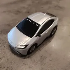 【非売品】トヨタ 新型プリウス プルバックカー　シルバー　ディーラーのサムネイル