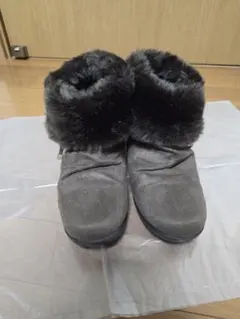 ファー付きスエード調ショートブーツ　23.5EEEE