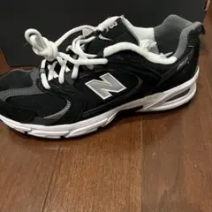 New Balance 530ブラック/ホワイト スニーカー
