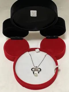 ディズニー　ネックレス　ミッキーマウス　シルバー系　ケース付き