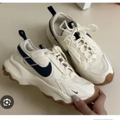 新品　TC7900 NIKE クリーム色 スニーカー