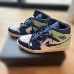 NIKE AIR JORDAN 1 MID 