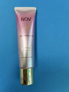 NOV L&W デイエッセンス UV 30g 日中用美容液　化粧下地のサムネイル