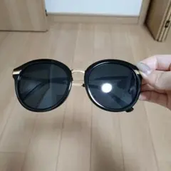 ブラック　サングラス