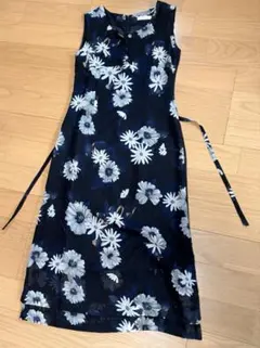 ネイビー フラワープリント ノースリーブワンピース 上品