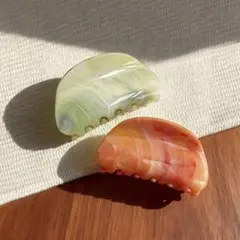 【グリーン】マーブル模様 半円型　ヘアクリップ バンスクリップ　大人可愛い　黄緑