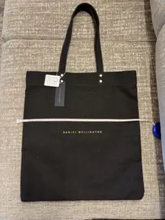再度お値下げ‼️DANIEL WELLINGTON トールキャンバストート黒　新品のサムネイル