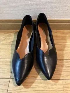 黒　Vカットデザイン パンプス 24cm 25cmヒール 5cmのサムネイル