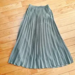 お値下げ　UNIQLO モスグリーン プリーツスカート XS