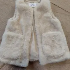 ZARA フェイクファーベスト クリーム色