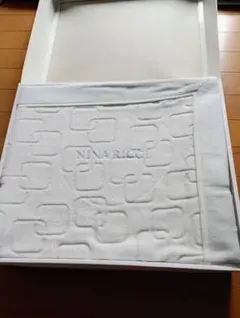 ニナリッチ　綿毛布