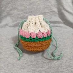 チューリップ　巾着　ミニ巾着　ポーチ　編み物　ハンドメイド　かぎ編み