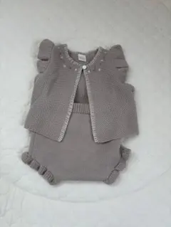 グレー フリルベストとブルマセット