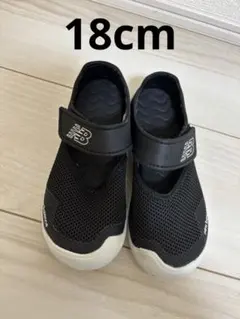 New Balance ブラックメッシュサンダル