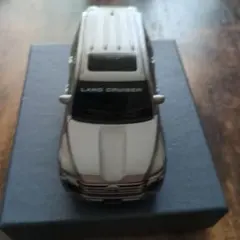 ランドクルーザー 1/64スケール ミニカー