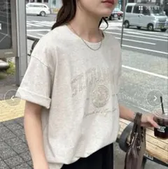 【Discoat】《Enlude》同色刺繍カレッジロゴTシャツ