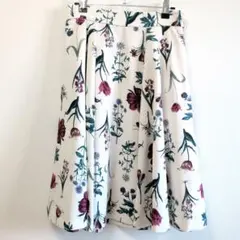 ボタニカル花柄フレアスカートのサムネイル