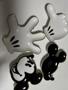 ［Disney］ミッキーマウス ダイカット洋食器　4点セットアクセ入れ