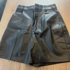 GU 合成皮革 ブラック ショートパンツ S