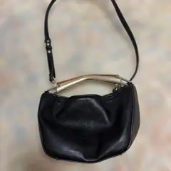 ZARA ゴールドメタルハンドル ショルダーバッグ ブラックのサムネイル