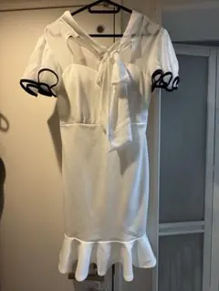 ホワイトフリルフードドレス