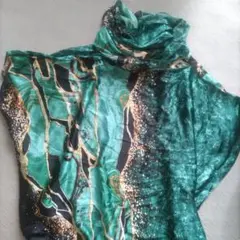 緑と黒のグラデーションワンピース