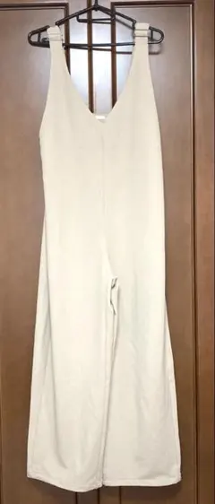 GU ベージュ ドロスト　サロペット