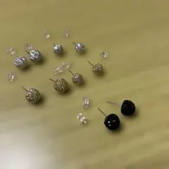 ボール型ピアスセット（金・銀・黒）