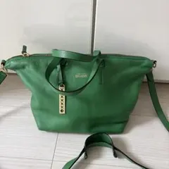 ケイトスペードＳａtｕdａｙ のとても素敵なグリーンのショルダーバックです。