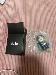 Ado 指人形