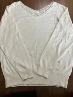 白　ニット　プロポーション
