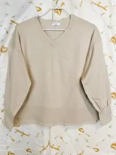 LOWRYS FARM　Vネックプルオーバー　ベージュ