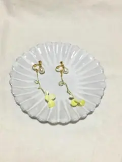 ハンドメイド 布花 スミレのイヤリング