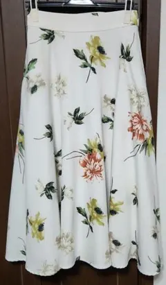 アンデミュウ 花柄 フレアスカート フリーサイズ オフホワイト