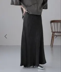 i*u様 ローリーズファーム　ストレッチサテンスカート