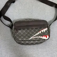 spraygroundショルダーバッグ