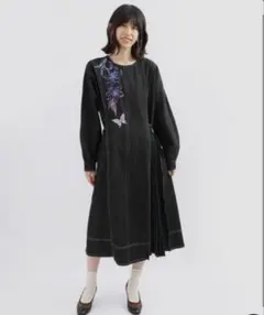 イズスカラー　グラデーション花刺繍デニムプリーツ切替ワンピース