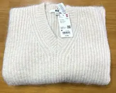 ユニクロ 新品未使用クリーム色 VネックセーターMサイズ タグ付き