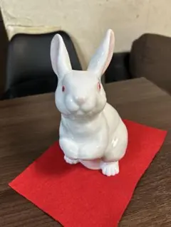 有田焼　白磁　兎の置物のサムネイル